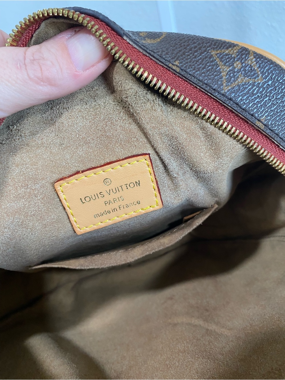 Round Crossbody in Brown and Tan🌺Authenticity Not Guaranteed 🌺 - Picture 11 of 12